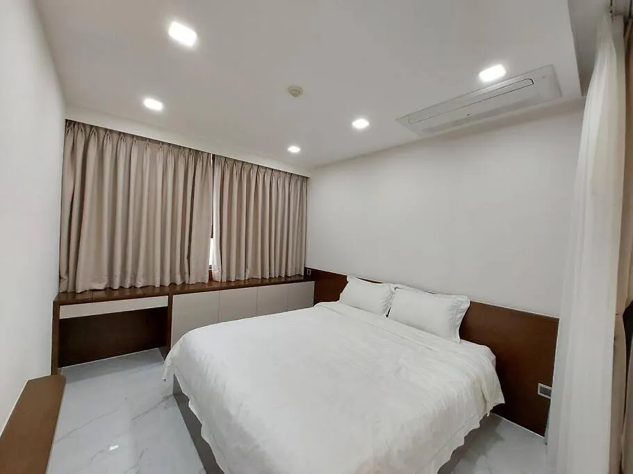 Can Ho Cao Cap San Bay Tsn 1 Ho Chi Minh City